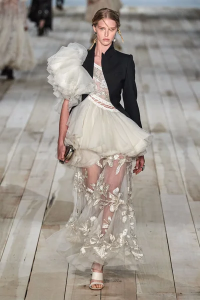 Look 35